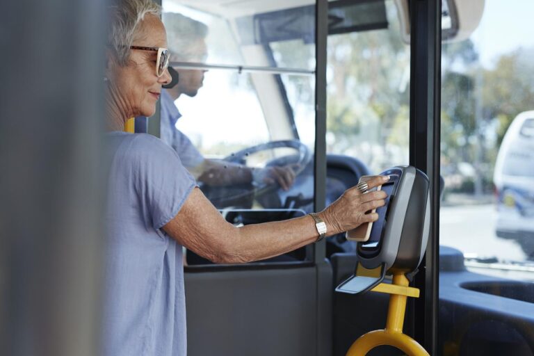 Beneficios del transporte público sostenible para la sociedad y el medio ambiente