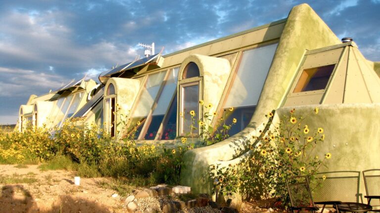 Guía para Utilizar Earthship en Edificación Sostenible