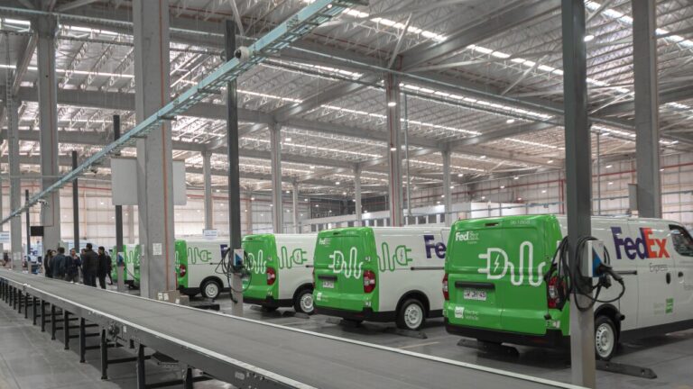 Implementación de flotas de vehículos eléctricos en empresas